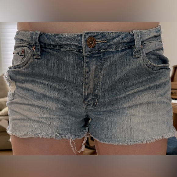 Refuge distressed jean shorts (juniors) - Picture 4 of 5